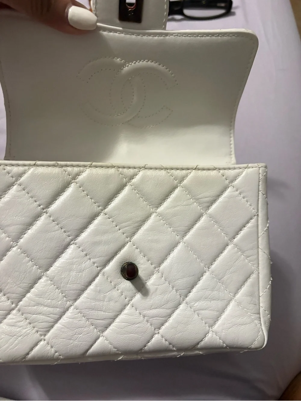 Authentic CHANEL White Quilted Leather Shoulder Bag with Stitched CC - Picture 5 of 14